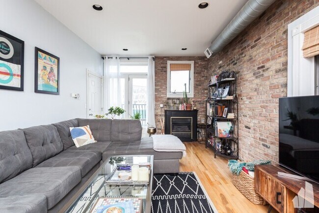 Foto del edificio - STUNNING 2BED/2BA RIVER WEST CONDO W/PARKI...