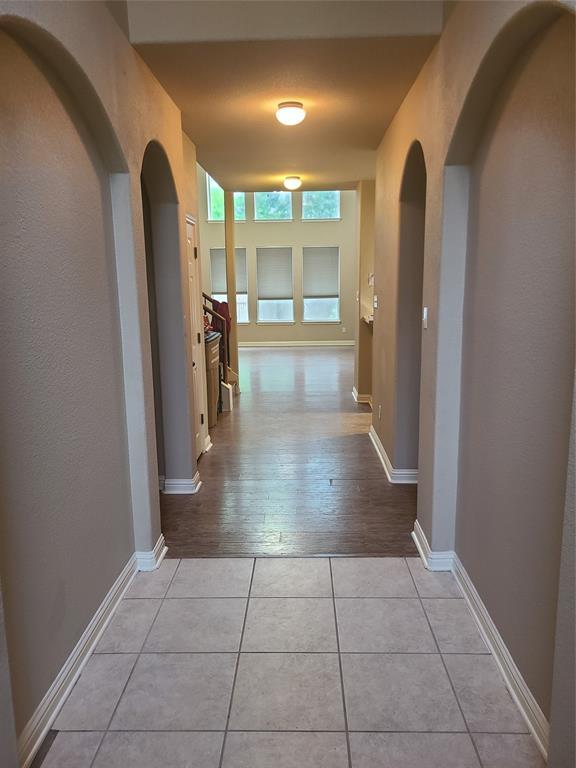 Building Photo - 10305 Yellowstone Dr