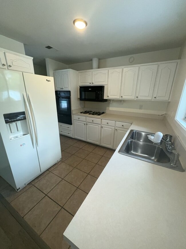 Building Photo - 1114 Piedmont Dr