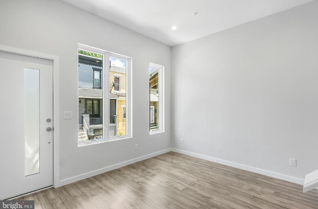 Building Photo - 1510 N Myrtlewood St