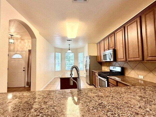 Building Photo - 4025 Meadow Bluff Way