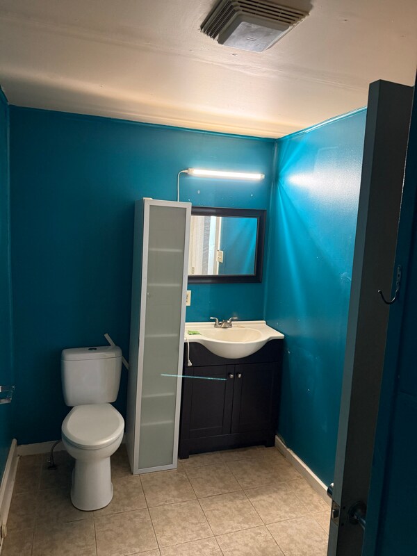 Building Photo - 662 Main St