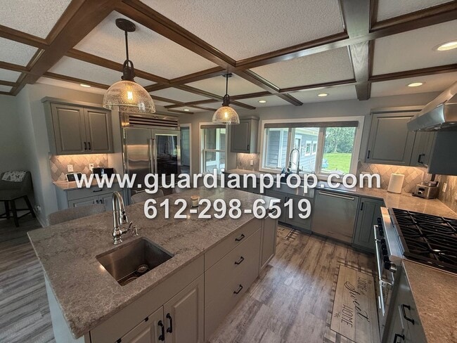 Building Photo - Fully Updated House on 3 1/2 Acres for Oct...