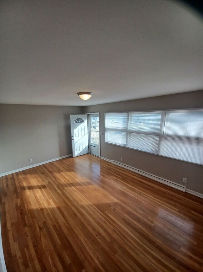 Foto del edificio - Don't miss out on this great Duplex!