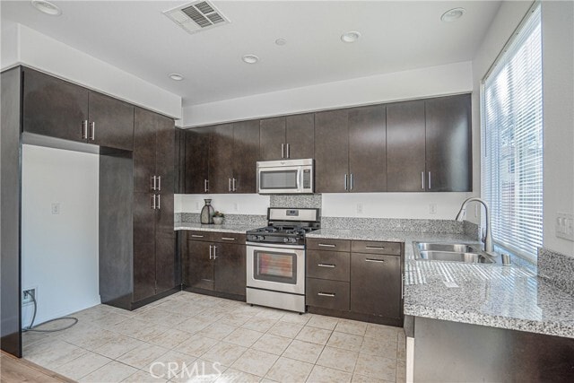 Foto del edificio - 645 Liberation Way