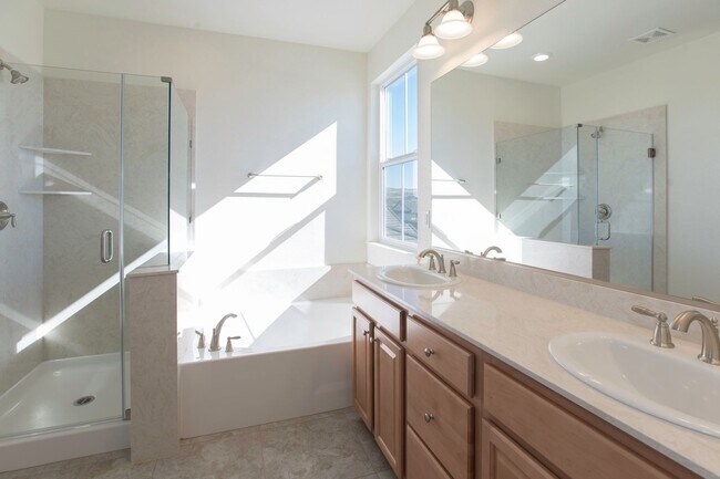 Foto del edificio - 2018 Lennar smart home. 4bed/2.5bath/3car....