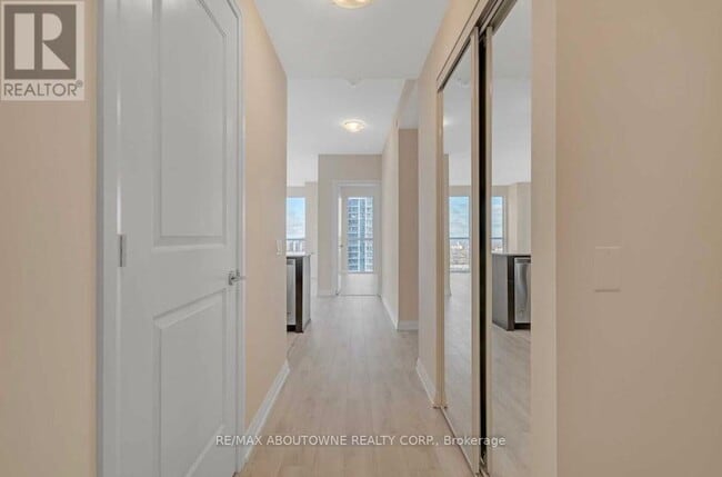 Building Photo - 35 Watergarden Dr