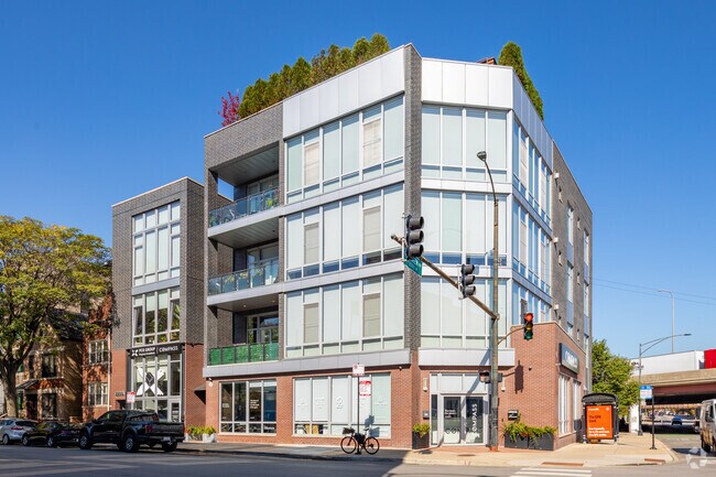 Building Photo - The Residences at 2006 W Webster