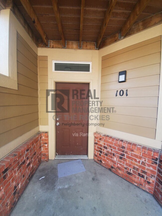 Building Photo - 2133 Krisron Rd