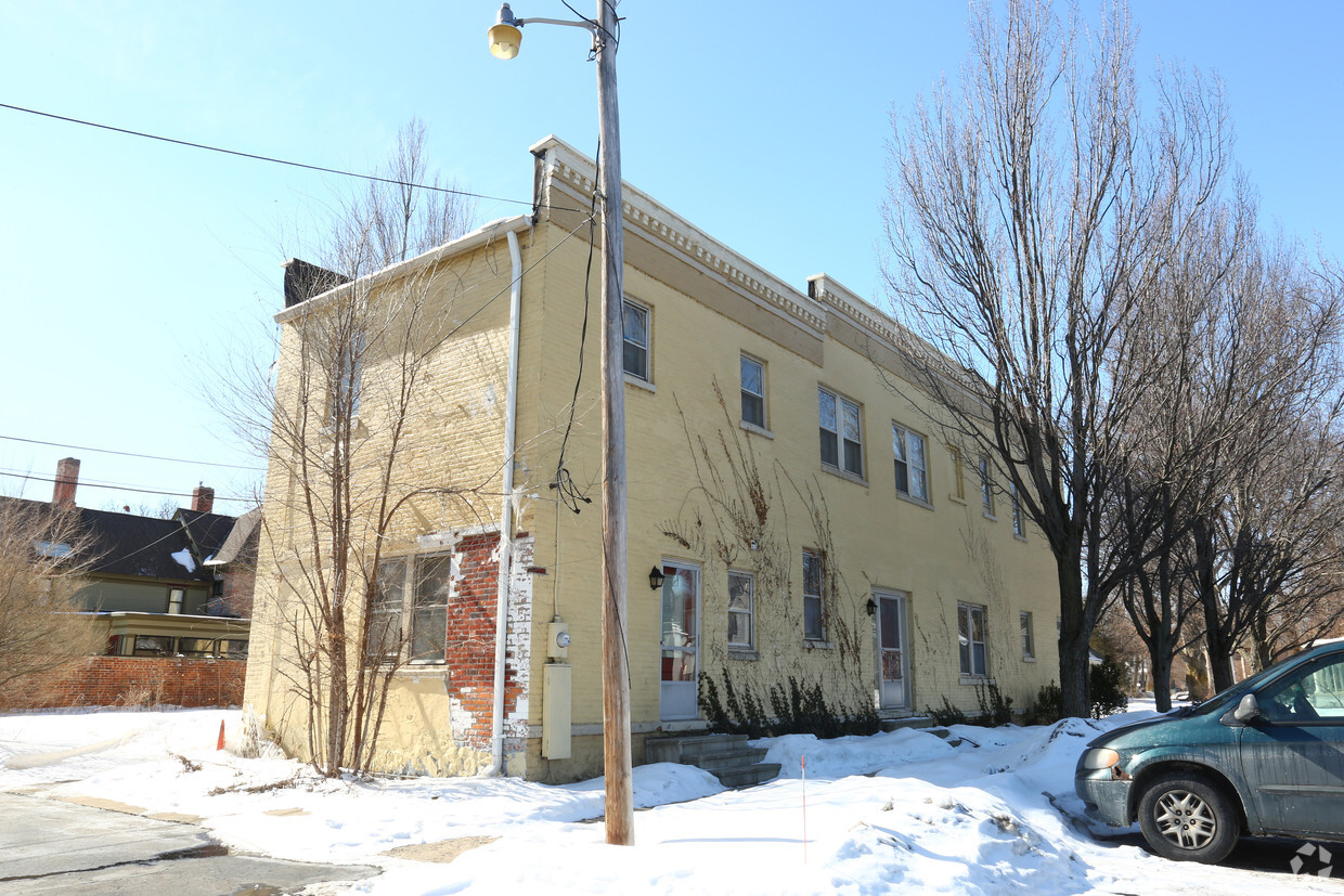 Building Photo - 113 S Washington St