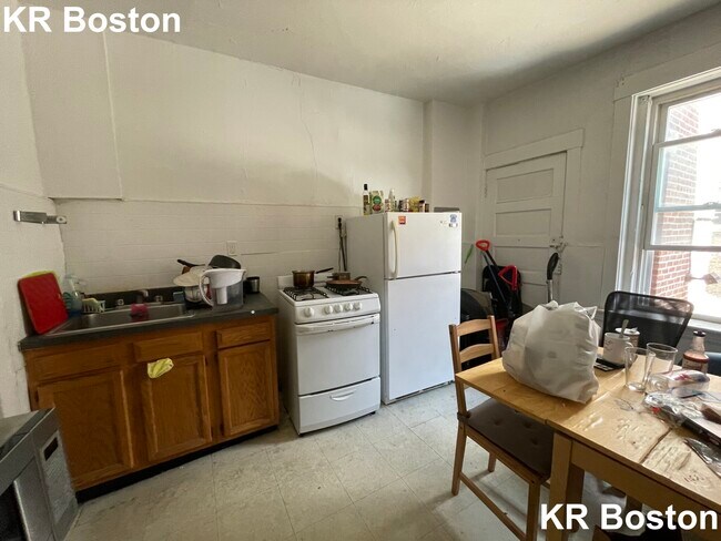 Building Photo - 1381 Commonwealth Ave