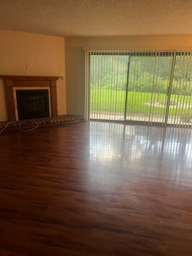 Foto del edificio - 8125 Willow Dr