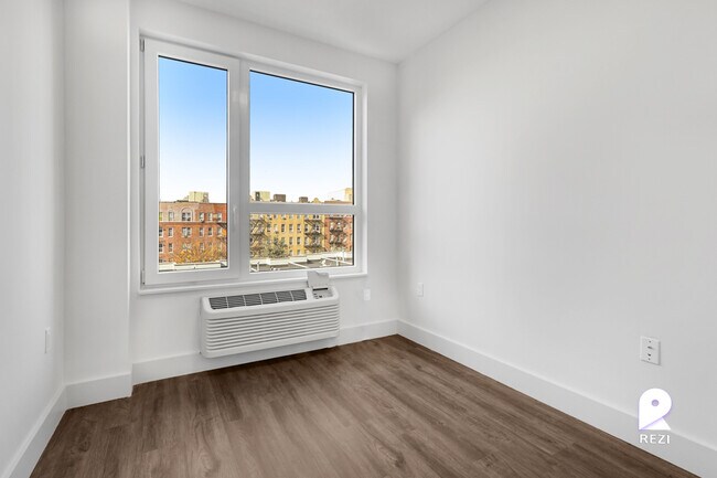 Building Photo - 2069 Honeywell Ave