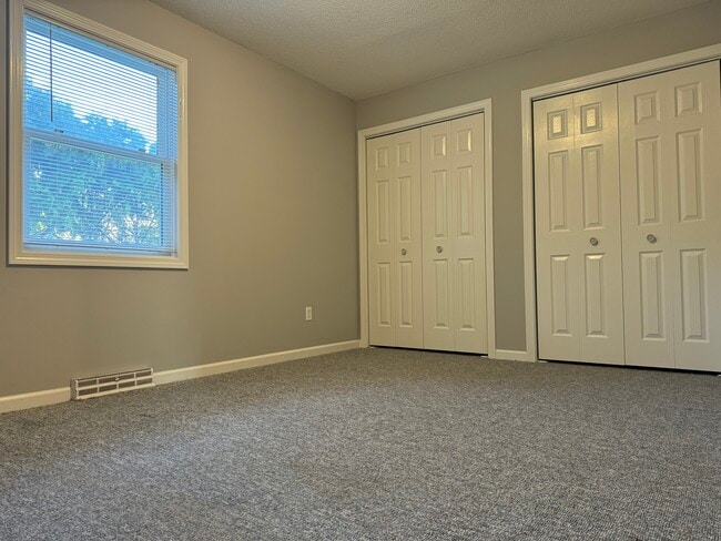 Building Photo - 39 Commodore Commons Ct