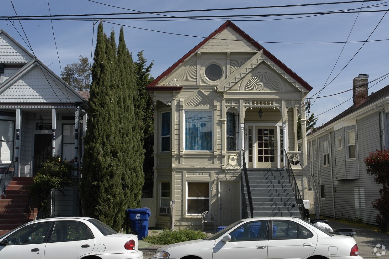 Building Photo - 2145 Lincoln Ave