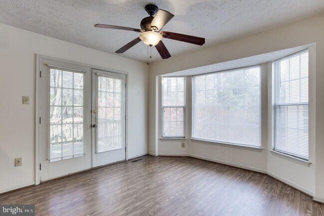 Foto del edificio - 18913 Quiet Oak Ln