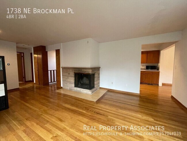 Building Photo - Pet Friendly! 4 Bed. 2 Bath, w/attached ga...