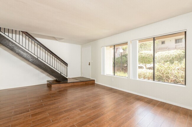 Building Photo - 4 Bedroom Townhome in Carlsbad's Tanglewoo...