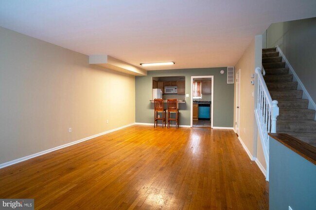 Foto del edificio - 933 Elm Rd