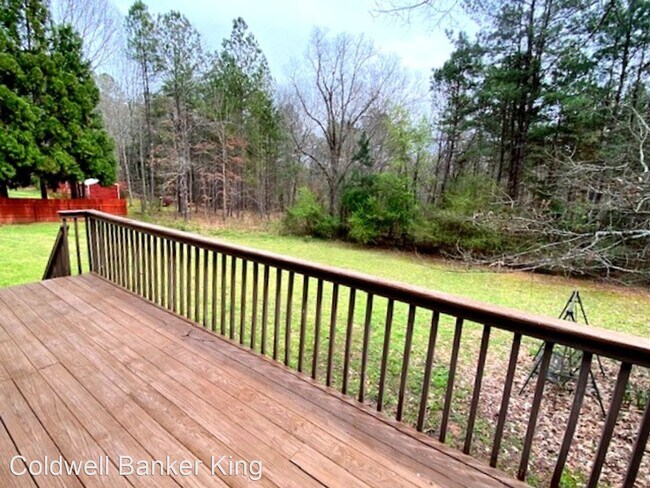Foto del edificio - 3 br, 2 bath House - 136 Matthew St.
