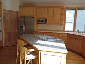 Building Photo - 16403 NE 50th Way
