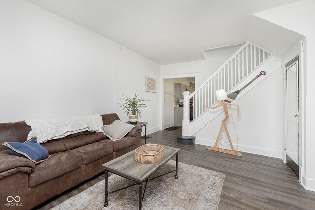 Building Photo - 1432 Sturm Ave