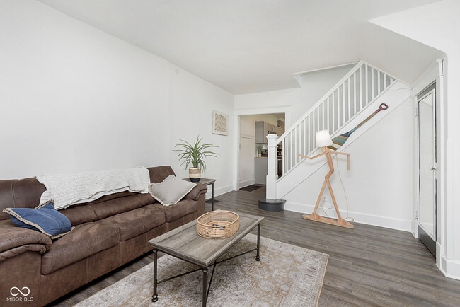 Foto del edificio - 1432 Sturm Ave