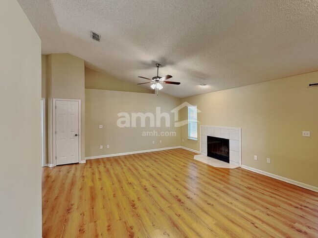 Foto del edificio - 578 Prindle Dr E