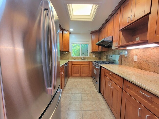 Building Photo - Updated Home in Palo Alto Available with Air Conditioning