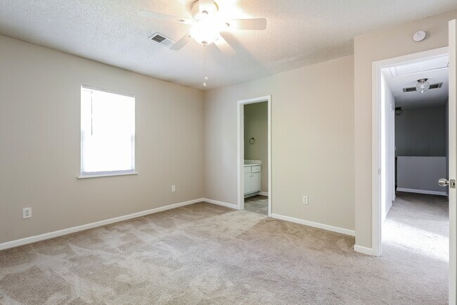 Building Photo - Great 3 Bedroom Simpsonville, SC Home!