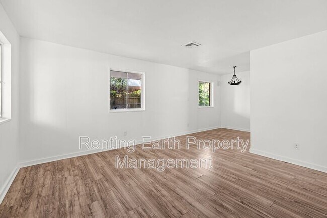 Foto del edificio - 156 Pocahontas Rd