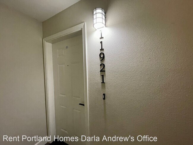 Building Photo - 2 br, 1 bath House - 11921 SE Ash Street #15