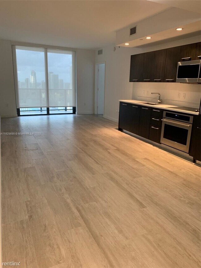Foto del edificio - 1 br, 1.5 bath Condo - 45 SW 9th St Apt 4009