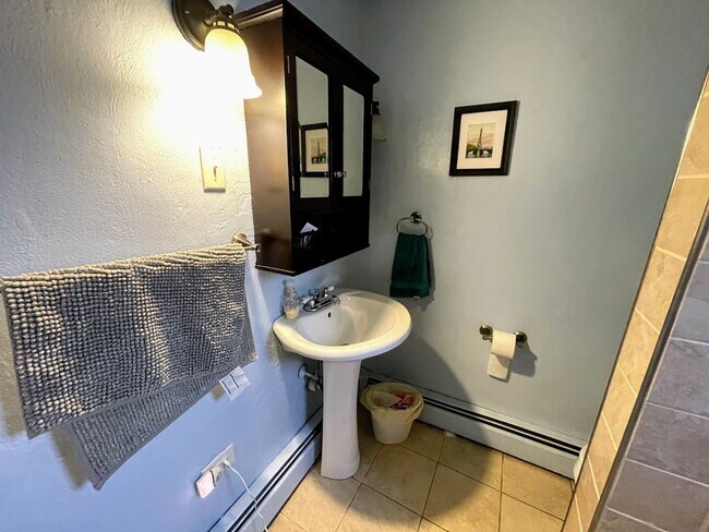Foto del edificio - 2 bed 2 bath - recently updated, in unit l...