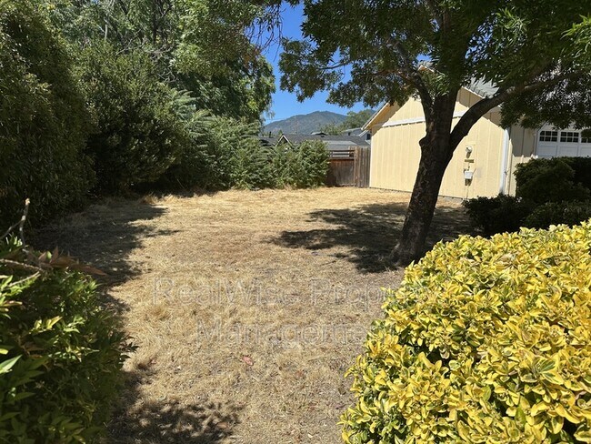 Foto del edificio - 715 SW Laurel St