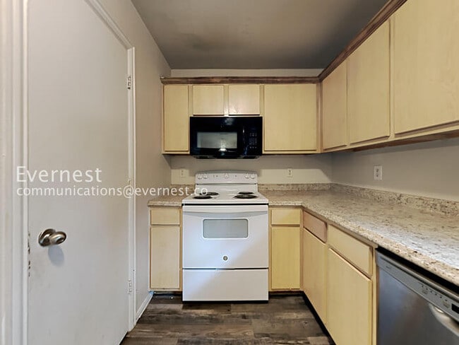 Building Photo - 320 Ezekial Ave