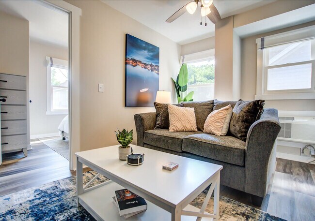 Foto del edificio - 156 Rodney Ct