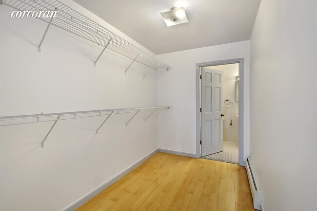 Building Photo - 686 Grand St