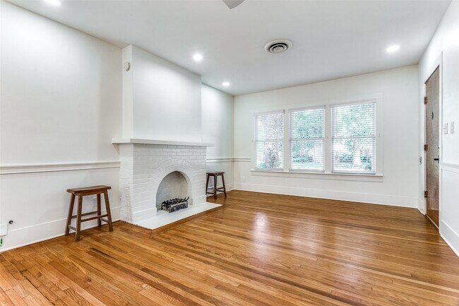 Foto del edificio - 4601 Pershing Ave