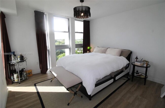 Foto del edificio - 13800 Highland Dr