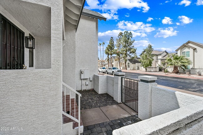 Building Photo - 1535 1535 North Horne Ave