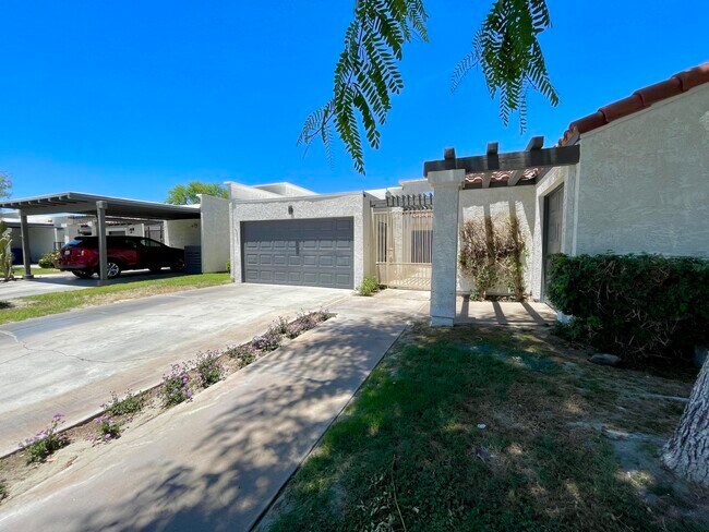 Foto del edificio - 79024 Bayside Ct