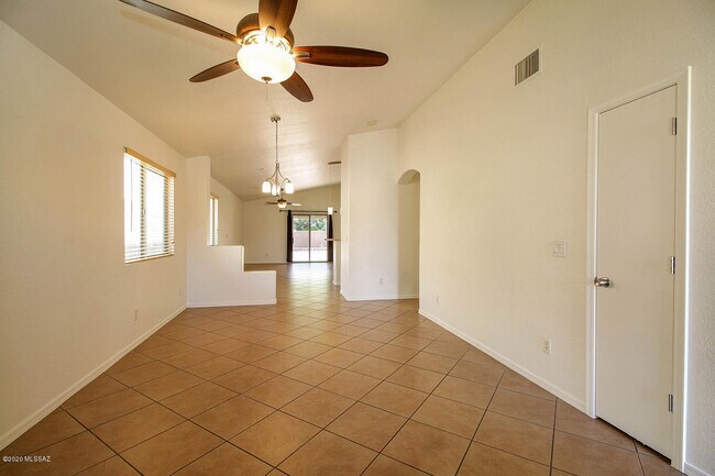 Building Photo - 7972 E Jennifer Anne Dr
