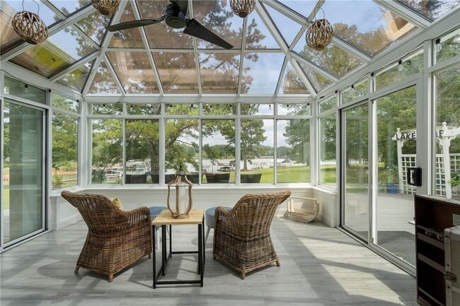 Building Photo - 61 View Point Dr