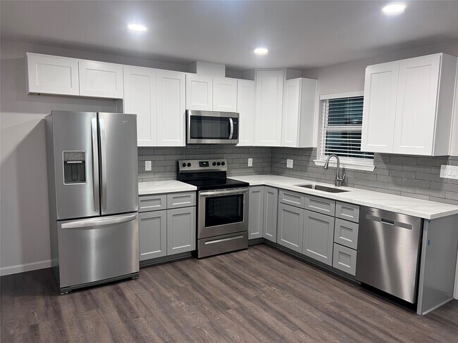 Foto del edificio - 15542 Towerwood Dr