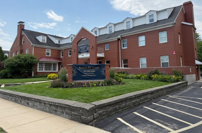 Building Photo - 501 N Russell St - Meal Service included