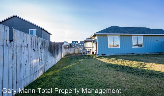 Building Photo - 3 br, 2 bath House - 1301 W Oregon St