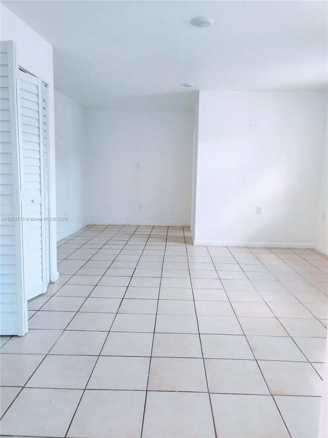 Building Photo - 3630 SW 15th St