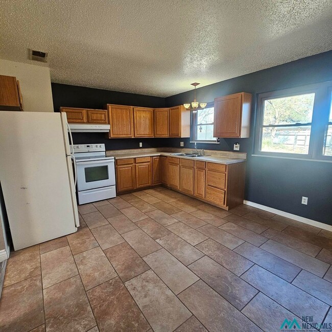 Building Photo - Month-to-Month ONLY 3 bed/1 bath home for rent- Available now!! $1115/mo