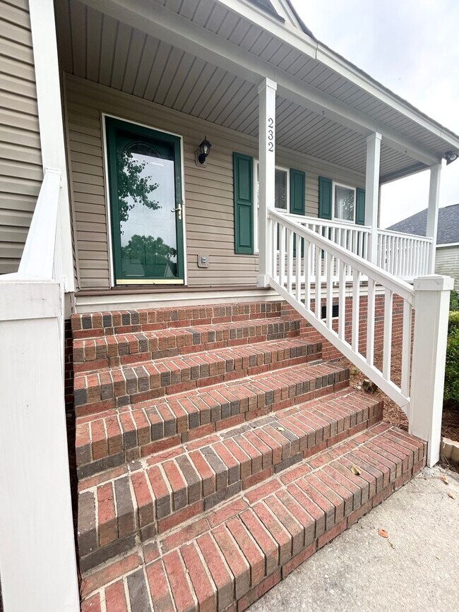 Building Photo - CHARMING HOME IN WEST COLUMBIA'S CHESTNUT ...